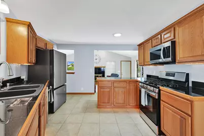 7527 S 73rd St, Franklin, WI 53132 - Photo 10