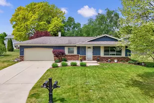 7527 S 73rd St, Franklin, WI 53132 - Photo 1