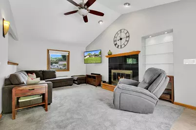 7527 S 73rd St, Franklin, WI 53132 - Photo 12
