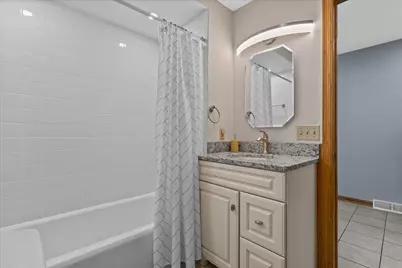 429 E Armour Ave, Milwaukee, WI 53207 - Photo 16