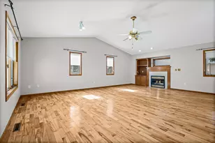823 Windhill St, Onalaska, WI 54650 - Photo 6
