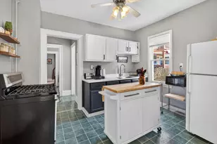 1623 E Webster Pl, Milwaukee, WI 53211 - Photo 8