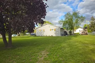 2260 Cobblestone Ln, Beloit, WI 53511 - Photo 10