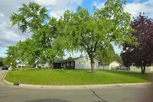 2260 Cobblestone Ln, Beloit, WI 53511 - Photo 12