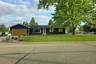 2260 Cobblestone Ln, Beloit, WI 53511 - Photo 4
