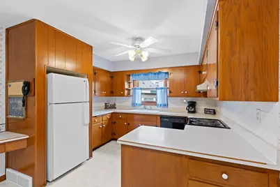 531  Oak St, South Milwaukee, WI 53172 - Photo 14