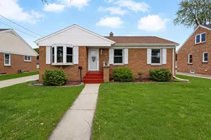 625 S 32nd St, Manitowoc, WI 54220 - Photo 2