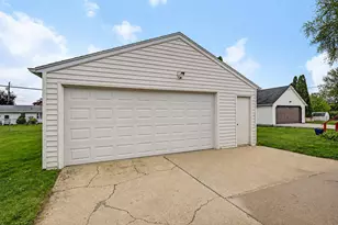 625 S 32nd St, Manitowoc, WI 54220 - Photo 24