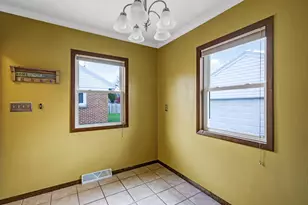 625 S 32nd St, Manitowoc, WI 54220 - Photo 8