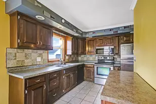 625 S 32nd St, Manitowoc, WI 54220 - Photo 6
