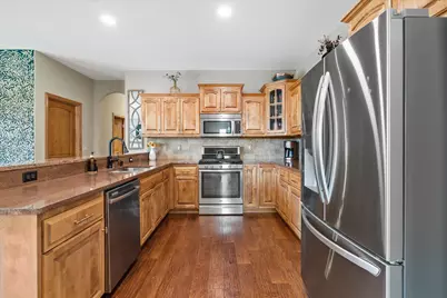 2106  Deer Path, Waukesha, WI 53189 - Photo 18