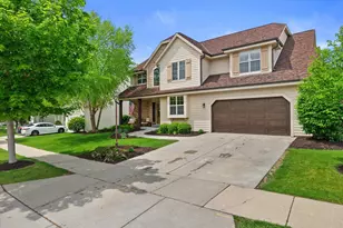 2106 Deer Path, Waukesha, WI 53189 - Photo 2