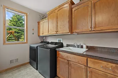 2106  Deer Path, Waukesha, WI 53189 - Photo 24