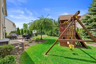 2106 Deer Path, Waukesha, WI 53189 - Photo 4