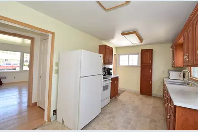 1201  Cedar Creek St, Racine, WI 53402 - Photo 8