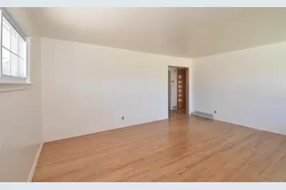 1201  Cedar Creek St, Racine, WI 53402 - Photo 4