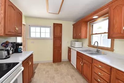 1201  Cedar Creek St, Racine, WI 53402 - Photo 6