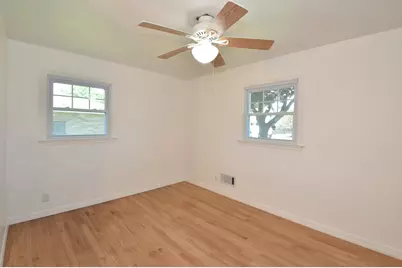 1201  Cedar Creek St, Racine, WI 53402 - Photo 12