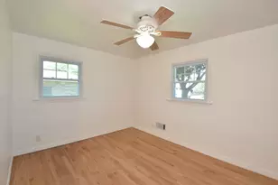 1201 Cedar Creek St, Racine, WI 53402 - Photo 12