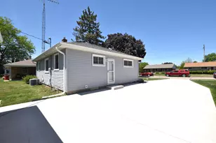 1201 Cedar Creek St, Racine, WI 53402 - Photo 30