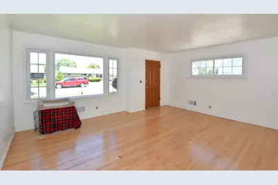 1201  Cedar Creek St, Racine, WI 53402 - Photo 2