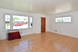 1201 Cedar Creek St, Racine, WI 53402 - Photo 2