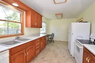 1201 Cedar Creek St, Racine, WI 53402 - Photo 10