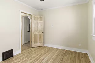 2251 S 73rd St, West Allis, WI 53219 - Photo 10