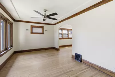 2251 S 73rd St, West Allis, WI 53219 - Photo 6