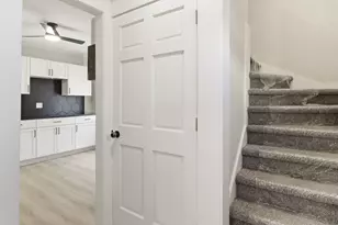 2251 S 73rd St, West Allis, WI 53219 - Photo 18