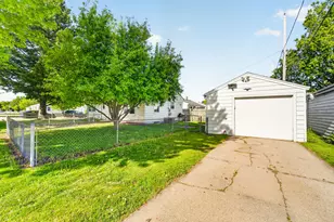 3204 Lasalle St, Racine, WI 53402 - Photo 14