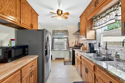 3204  Lasalle St, Racine, WI 53402 - Photo 4