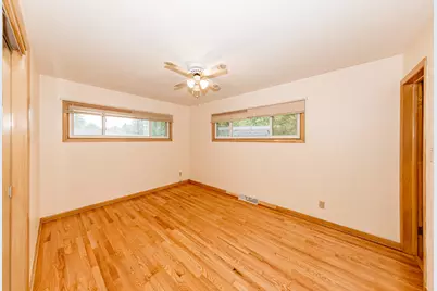 N78W16300  Carl Ross Dr, Menomonee Falls, WI 53051 - Photo 16