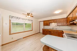 N78W16300 Carl Ross Dr, Menomonee Falls, WI 53051 - Photo 8