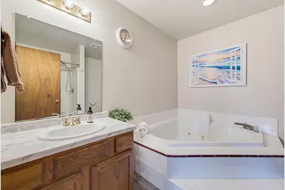 8820 W Travis Ln, Franklin, WI 53132 - Photo 16