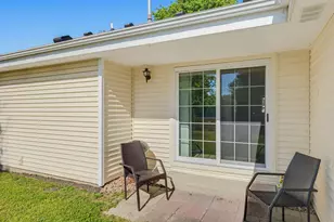 8820 W Travis Ln, Franklin, WI 53132 - Photo 30