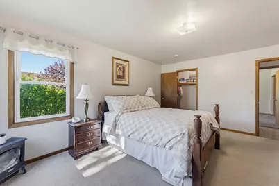 8820 W Travis Ln, Franklin, WI 53132 - Photo 12