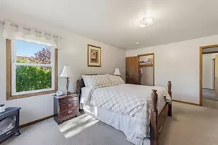 8820 W Travis Ln, Franklin, WI 53132 - Photo 12