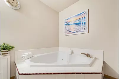 8820 W Travis Ln, Franklin, WI 53132 - Photo 18