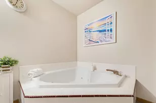 8820 W Travis Ln, Franklin, WI 53132 - Photo 18