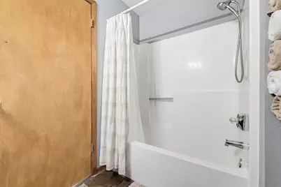 8820 W Travis Ln, Franklin, WI 53132 - Photo 24