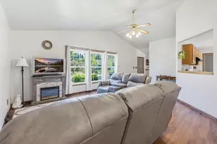 8820 W Travis Ln, Franklin, WI 53132 - Photo 4
