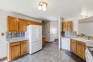 8820 W Travis Ln, Franklin, WI 53132 - Photo 10
