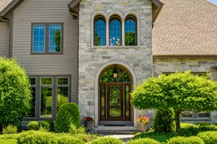 11092 N Sutton Ridge Dr, Mequon, WI 53097 - Photo 2
