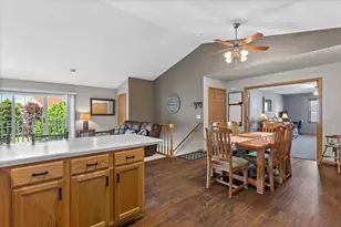 723 Wood River Ct, West Bend, WI 53095 - Photo 6