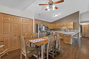 723 Wood River Ct, West Bend, WI 53095 - Photo 8
