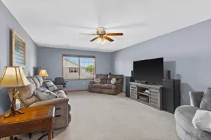 723 Wood River Ct, West Bend, WI 53095 - Photo 14