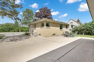 5020 N Lovers Lane Rd, Milwaukee, WI 53225 - Photo 28