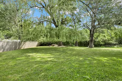 5020 N Lovers Lane Rd, Milwaukee, WI 53225 - Photo 32