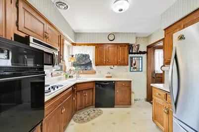 5020 N Lovers Lane Rd, Milwaukee, WI 53225 - Photo 12